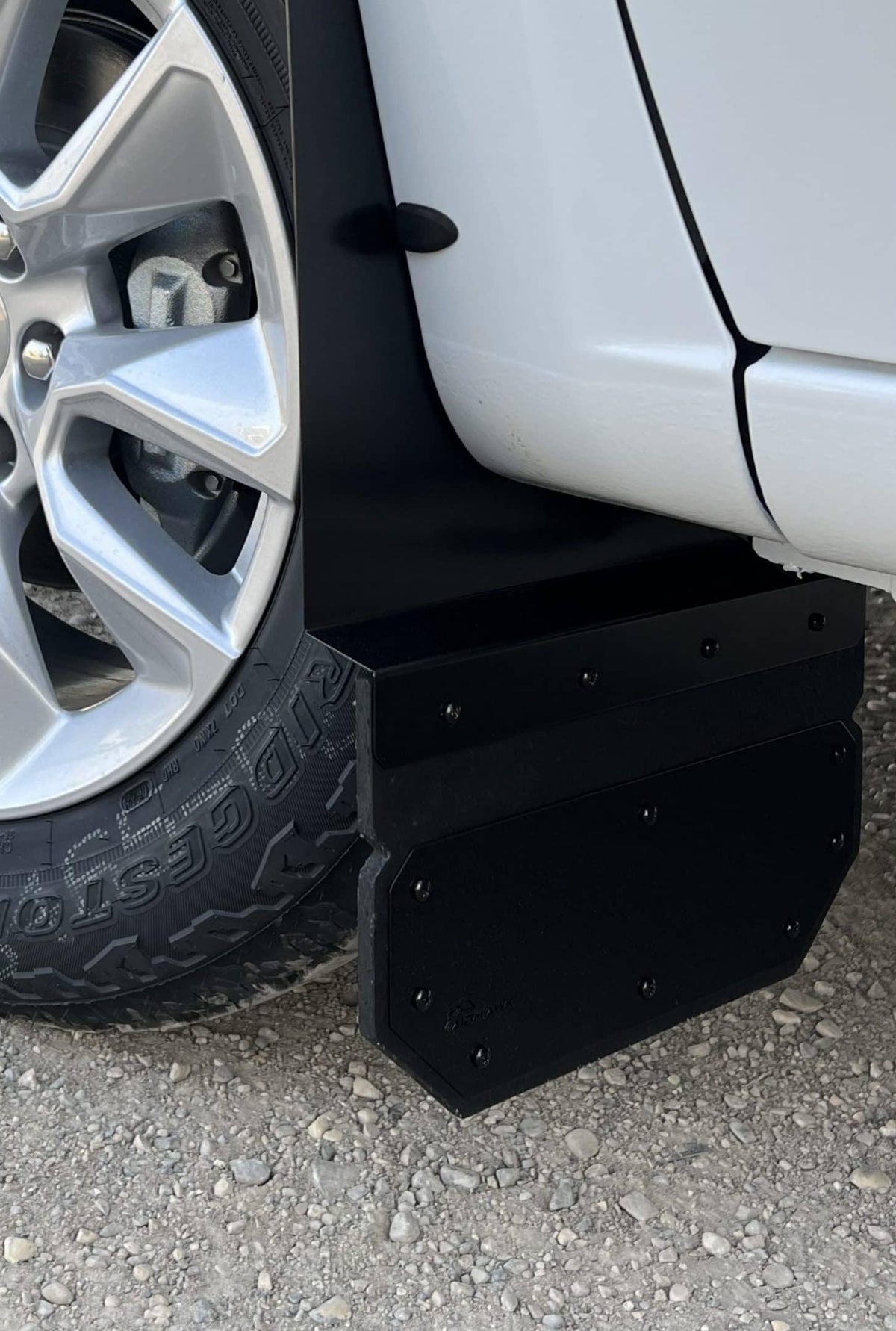 BLACK FRONT MUD FLAPS 20-26 CHEV HD