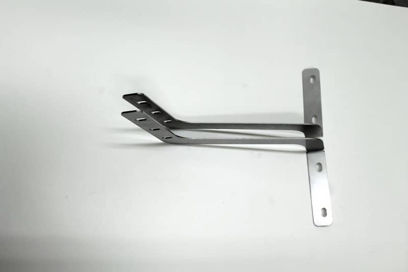 UNIV.MUD FLAP BRACKET