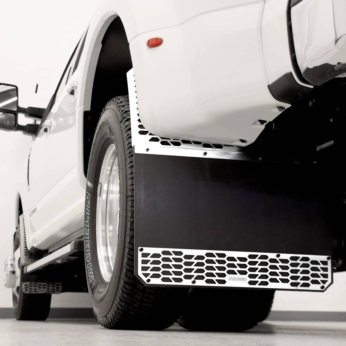 REAR MUD SKINS 20-26 GM HD DUALLY